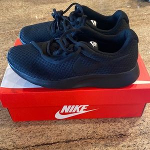 Brand new with tags womens nike tanjun black on black size 6.5